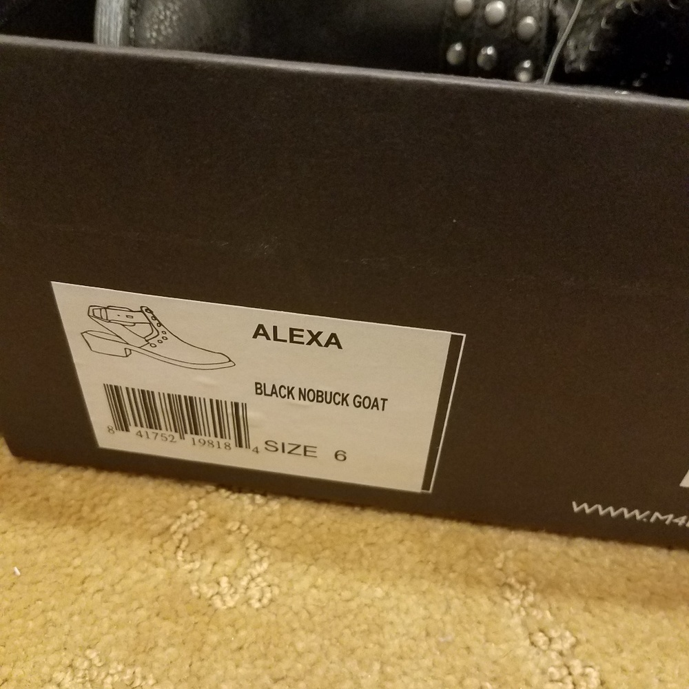 M4D3 Alexa black nubuck goat boots